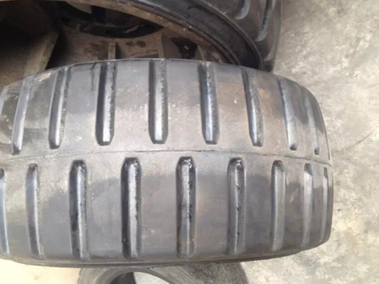 銑刨機輪胎 壓配式實心輪胎